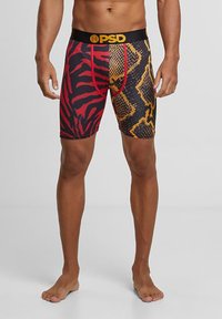 Shorts de compresie cu un model îndrăzneț în dungi de tigru roșii și negre, împreună cu un imprimeu de șarpe auriu și negru. Talie elastică cu detaliu logo.