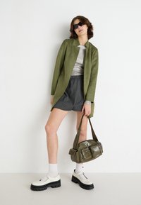 Thumbnail Image 4