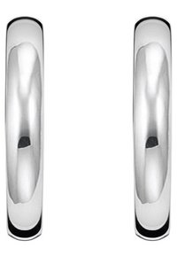 Orecchini a cerchio in argento sterling con superficie liscia e lucida; forma circolare e larghezza uniforme; senza decorazioni o motivi.