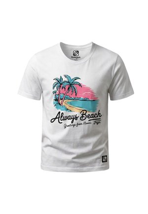 T-shirt blanc avec une scène de plage colorée incluant des palmiers, l'océan et un coucher de soleil, avec le texte "Always Beach Greetings from Hawaii".