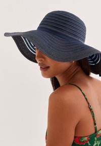 Next WEDDING OCCASION HAT - Kapelusz