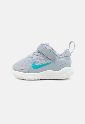 REVOLUTION 7 - Katujuoksukengät - wolf grey/dusty cactus/bright crimson/summit white