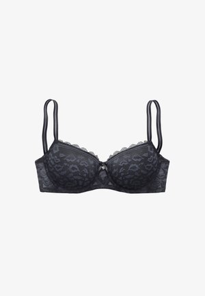 Soutien-gorge en dentelle noire avec motif floral, bonnets paddés, bords festonnés et bretelles en satin. Le centre présente un nœud décoratif avec un accent en strass.