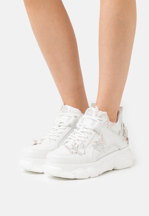 VEGAN BUTTERFLY - Sneakersy niskie - white