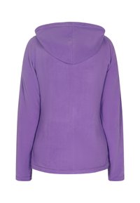 Lila fleecejacka med huva, texturerad yta, långa ärmar och rundad nederkant. Inga synliga logotyper eller mönster.