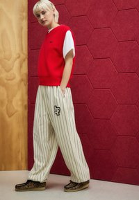 iets frans... UNISEX mleczny