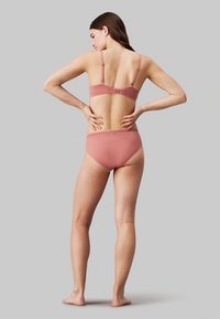 Calvin Klein Underwear COMFORT - Modrček za pod majico - red grape