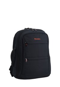 Zaino in tessuto nero con più scomparti, chiusure con zip, spallacci imbottiti e un logo arancione "Discovery" sulla parte frontale.