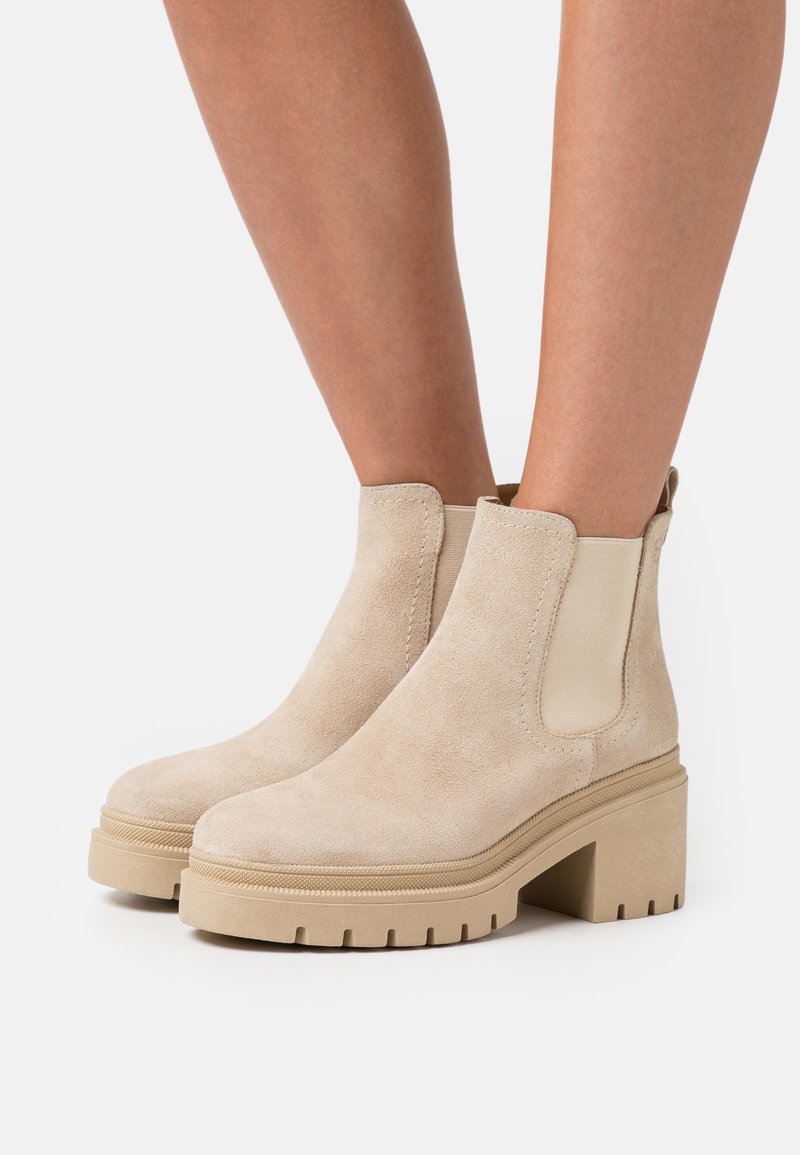 Tamaris Aulinukai su platforma - cream