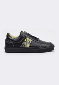 LIMMA TOUCH ME - Trainers - black