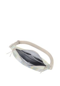 Midjeväska med beige justerbar rem, pastellrandigt tyg och ett öppet huvudfack som visar inre fickor och grått foder.