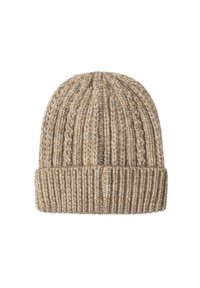 Gebreide beanie in beige, met verticale ribbels en een opgerolde zoom. Gemaakt van gestructureerd garen.