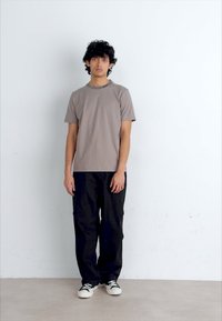 BOSS TEE - Basic póló - sand