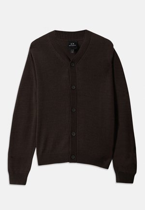 Braun gestrickte Strickjacke mit V-Ausschnitt, geripptem Kragen und Knöpfen auf der Vorderseite. Sie hat lange Ärmel und eine lockere Passform. Das Material ist weich und glatt.