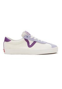 Sneaker con una toma superiore in tela bianca, punta in suede lilla e dettagli, logo laterale viola e suola bianca. Design con lacci e colletto imbottito.