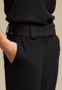 Next TEXTURED STRAIGHT TUX - Bukser - black