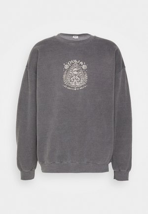 Graues Sweatshirt mit Rundhalsausschnitt, weißem, verziertem Ouija-Brett-Planchette-Design und dem Schriftzug „As Above So Below“ auf der Brust.