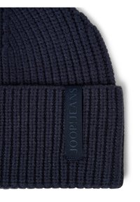Granatowa dziana czapka beanie z teksturowanym ściągaczem, z wplecioną metką z logo "JOOP JEANS" z przodu. Miękki, ciepły materiał.
