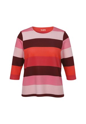 T-shirt rayé dans des teintes de rose, rouge et bordeaux. Il a un col rond et des manches trois quarts, fabriqué en tissu doux et extensible.