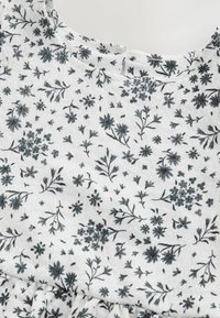 Unselected, monochrome ditsy