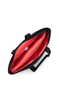 Borsa tote nera trapuntata con interno corallo. Presenta due scomparti, chiusura con zip e manici corti per un facile trasporto.