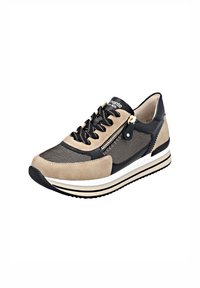 Sneaker beige e neri con design in rete, accenti in camoscio, chiusura con lacci e cerniera laterale. Suola spessa bianca e nera.