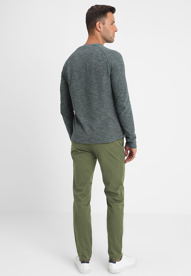 Herren Chinos | Pier One Chino dark green/dunkelgrün - CF31633 Herren Chinos | Pier One Chino dark green/dunkelgrün - CF31633