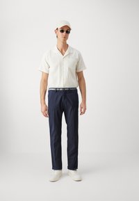 Mason's Hlače chino - dark blue
