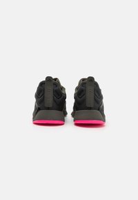 adidas Performance DROPSET 3 UNISEX - Chaussures fitness - shadow olive/core black/lucid pink