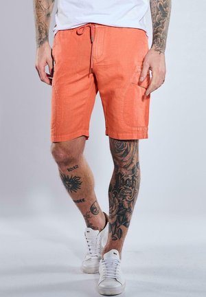 Emilio Adani BERMUDA - Shorts - hellrot