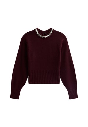 Maglione a maglia bordeaux con collo alto, orlo a costine e maniche corte. Abbellito con un colletto decorativo di piccole gemme trasparenti.