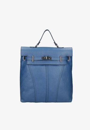Sac à main en cuir bleu avec poignée supérieure, rabat avant et fermeture à tourniquet argentée sur fond blanc.