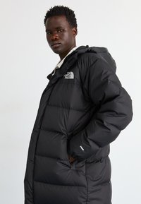 The North Face NUPTSE - Kaput ispunjen paperjem - black