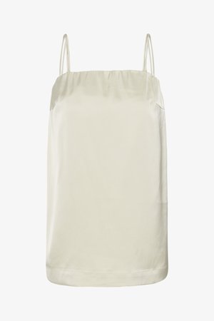 Ermeløs beige satintopp med tynne doble skulderstropper og rett utringning.