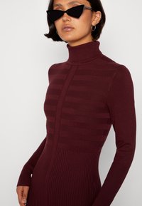 Morgan RMENTO - Abito in maglia - dark purple