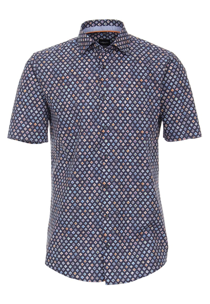Koszula z krótkim rękawem na guziki, wykonana z ciemnej tkaniny z geometrycznym wzorem w kolorach niebieskim, pomarańczowym i białym, z kontrastującym obszyciem kołnierza.