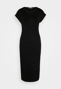 Robe noire longueur genou avec manches courtes retroussées, encolure ronde et fronces latérales discrètes sur fond uni.