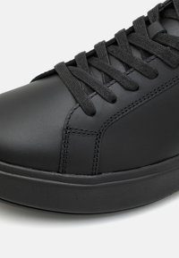 Calvin Klein LACE UP - Tossud - triple black