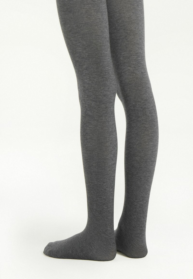 Szare rajstopy wykonane z gładkiego, elastycznego materiału. Posiadają bezszwowy krój, sięgający aż do kostki, z dopasowanym fasonem.