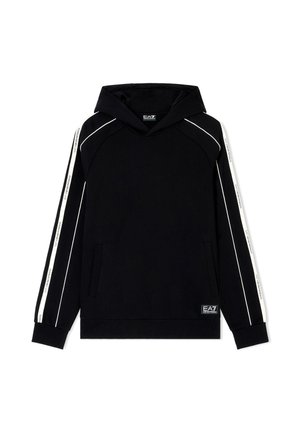 Schwarzer Hoodie aus weichem Stoff, mit einer Fronttasche, weißen Akzentstreifen an den Ärmeln und einem Logotag unten links.