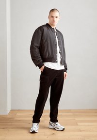 Marc O'Polo BELSBO - Cargobukse - black
