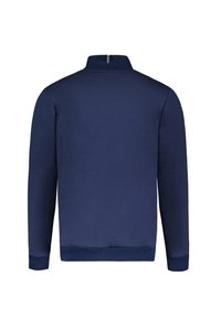 Felpa blu navy con colletto alto e maniche lunghe, realizzata in un tessuto liscio. Caratterizzata da un colore uniforme senza motivi o accentuazioni visibili.