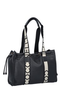 Borsa a mano in pelle nera con due manici superiori e tracolla in canvas regolabile con motivo logo. Texture morbida, forma strutturata e chiusura a coulisse.