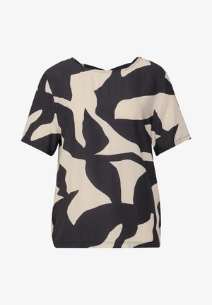 Krátký rukáv top v béžové barvě s abstraktními černými vzory listů. Má jednoduchý kulatý výstřih a volný střih. Hladká, lehká tkanina.