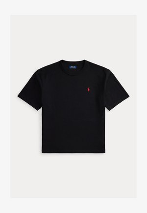T-shirt en coton noir avec col rond, manches courtes et un petit logo rouge brodé sur le côté gauche de la poitrine.