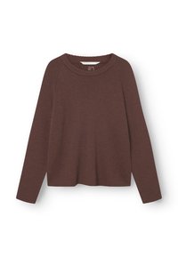 Hnedý pletený sveter s dlhými rukávmi, okrúhlym výstrihom, rebrovanou textúrou a voľným strihom. Má raglánové rukávy a žiadne viditeľné kovové prvky.