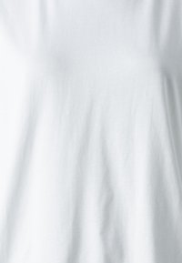 Marc O'Polo DENIM SHORTSLEEVE CUT ON ROUNDNECK - Jednoduché tričko - silky white