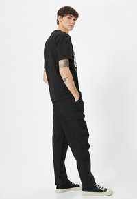 Koton POCKET PARACHUTE  - Cargobyxor - black