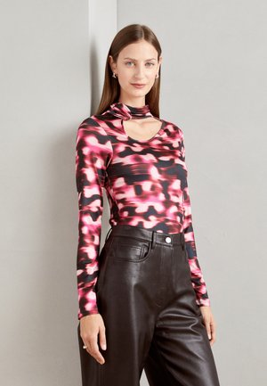 Zign Studio ZI-AW23-D013-SJ NAIA ™ CUT OUT SHIRT - Μπλούζα με μακριά μανίκια - black/pink