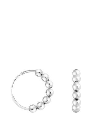 Boucles d'oreilles créoles en argent avec six perles métalliques rondes réparties uniformément le long de chaque anneau, vues de face et de profil sur fond blanc.